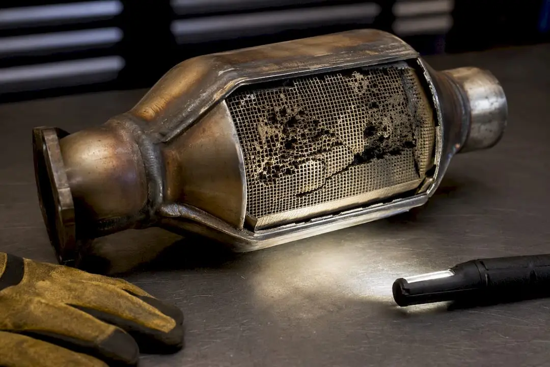 Heat-damaged catalytic converter substrate